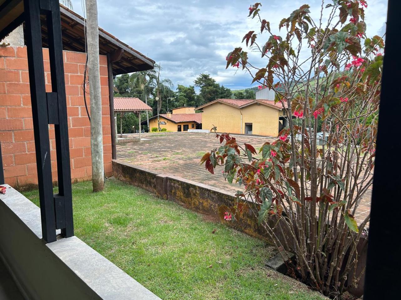 Pousada Villa Tropea - Fazenda Chapadao Serra Negra  Exterior photo